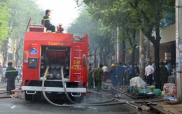 Cháy chợ thực phẩm An Đông, hàng trăm tiểu thương bỏ chạy