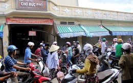 Tiểu thương ném gạch phản đối cắt điện nước chợ Đức Phổ cũ