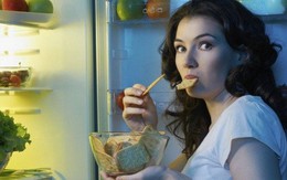 ​Thiếu ngủ sẽ dẫn tới cảm giác thèm ăn và béo phì