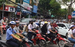 ​Tháo dỡ hàng rào tôn chắn ngang cầu qua sông Hàn