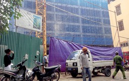 Sập giàn giáo xây dựng, 2 người chết