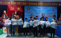 Thành đoàn TP.HCM trao quà cho học sinh vùng lũ Quảng Bình