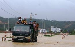 Gần 100 căn nhà bị sập do mưa lũ ở ​Tuy Phước