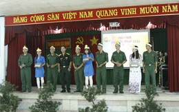 Bộ đội và sinh viên cùng tìm hiểu pháp luật