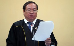 Chiếc áo choàng của thẩm phán