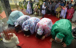 Nhà thơ Lee Jong Hyung: Quá khứ không bao giờ tự khép lại