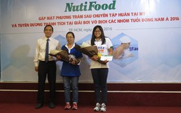 Công ty NutiFood khen thưởng tay bơi trẻ Phương Trâm