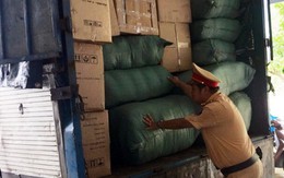 Bắt xe tải biển số Lào chở 11 bao đạn chì