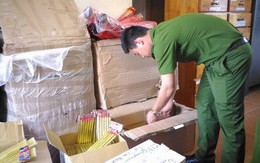 Bắt giữ 100kg pháo giấu trong thùng hàng xe tải