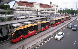 Jakarta: đi xe buýt nhanh hơn taxi