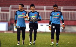 Mưa làm "khổ" buổi tập đầu xuân của tuyển U-23 VN