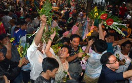 Lễ hội ngày càng cuồng nhiệt, mê muội đời sống tâm linh