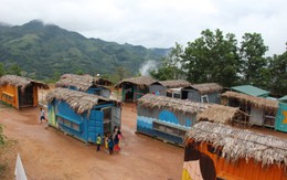 Làng công-te-nơ của học trò miền núi