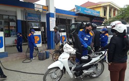 Xăng giảm 76 đồng/lít