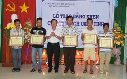 Khen thưởng thuyền trưởng và 4 thuyền viên cứu 14 người