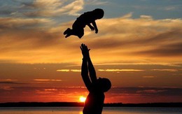 Cu Reo của bố! ​Ra đây bố bế nào