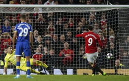 ​Ibrahimovic giúp M.U cầm chân Everton ở phút 90+4