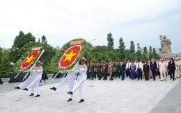 Lãnh đạo TP.HCM dâng hương tưởng niệm anh hùng liệt sĩ