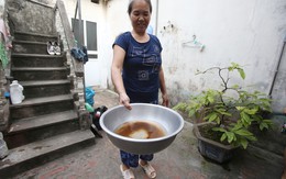 Phát hoảng vì nước sạch bỗng dưng... đen ngòm