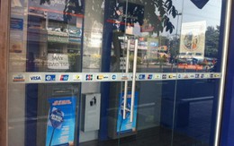 Bắt quả tang nghi phạm trộm tiền trong trụ ATM