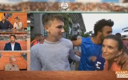 Bị cấm dự Roland Garros vì "cưỡng hôn" nữ phóng viên