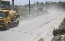 Xe tải hoành hành, bụi phủ trắng khu dân cư Hà Nội