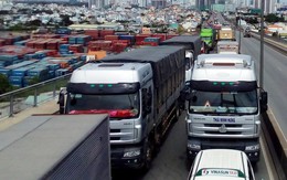 Nhiều tuyến đường phía Đông TP.HCM kẹt cứng hơn 6 tiếng
