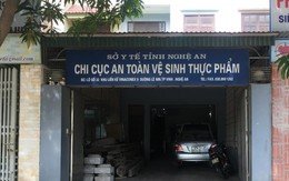 Chi cục trưởng vướng nghi vấn sinh con thứ tư xin từ chức