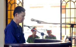 Đâm vợ 13 nhát dao vì không cho ôm