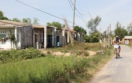 Làng “treo” giữa phố, khốn khổ tứ bề
