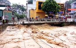 Mưa lũ chia cắt nhiều tuyến đường miền núi phía Bắc