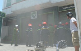 Một phòng giao dịch ngân hàng Vietcombank bị cháy