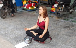 "Khách ngoại ngồi thiền xin tiền, dù lịch sự cũng không được"