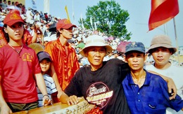 Những cổ động viên sống chết với bóng đá