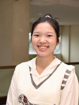 Giải Nhất học sinh giỏi Đà Nẵng: Nữ sinh mồ côi được trao học bổng ở quê hương Quảng Trị