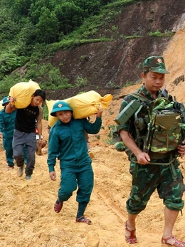 Thủ tướng yêu cầu xuất cấp gạo, hỗ trợ lương khô, thuốc men cho vùng lũ miền Trung