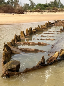 Vì sao chưa trục vớt, khai quật tàu cổ nổi lên biển Hội An sau bão số 13?