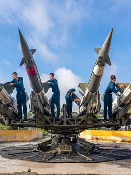 Học tập và làm theo tư tưởng, đạo đức, phong cách Hồ Chí Minh qua ảnh