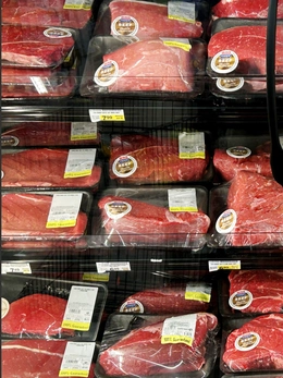 Ông Trump giảm thuế thịt bò, cà phê khi người dân bức xúc vì giá thực phẩm leo thang