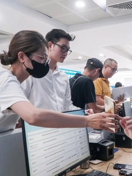 Nhiều thủ tục hành chính ở Hà Nội được tiếp nhận không phụ thuộc địa giới hành chính