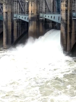 Thủy điện Trị An tăng xả lũ qua đập tràn lên 800m³/s, vùng hạ lưu chủ động phòng ngừa