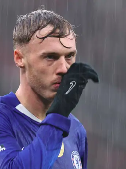 Ngôi sao Cole Palmer dính chấn thương theo cách lãng xẹt