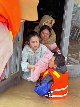 Công an Đồng Nai điều động hơn 130 cán bộ, chiến sĩ hỗ trợ Đắk Lắk khắc phục hậu quả mưa lũ