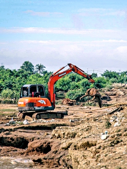 Yêu cầu tháo cạn hồ nước xây 'chui' gây chết người ở Tuy Phong