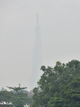 Sáng nay TP.HCM sương mù mờ mịt