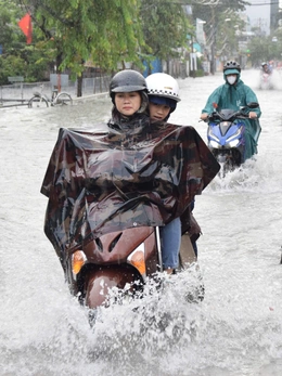 Đường Nguyễn Văn Khối, Lê Văn Thọ ngập nặng, dân đắp bao cát 'không ăn thua'