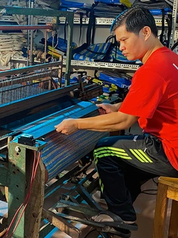 Dệt ước mơ xanh từ những mảnh ni lông phế thải