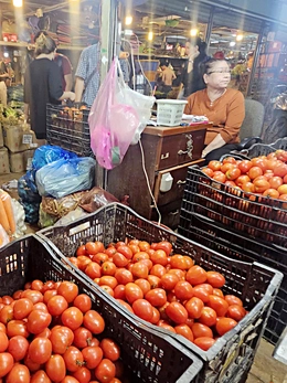 Giá rau củ hạ nhiệt nhưng vẫn cao