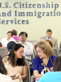 Chính sách visa HB-1 gặp 'bão' kiện tụng ở Mỹ