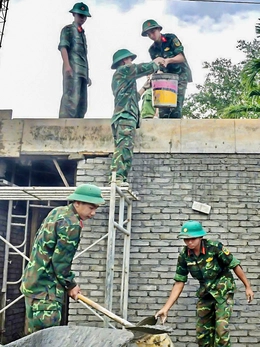Đồng loạt nhà vùng lũ cho dân được rút ngắn thời gian thi công, bộ đội làm việc không kể ngày đêm